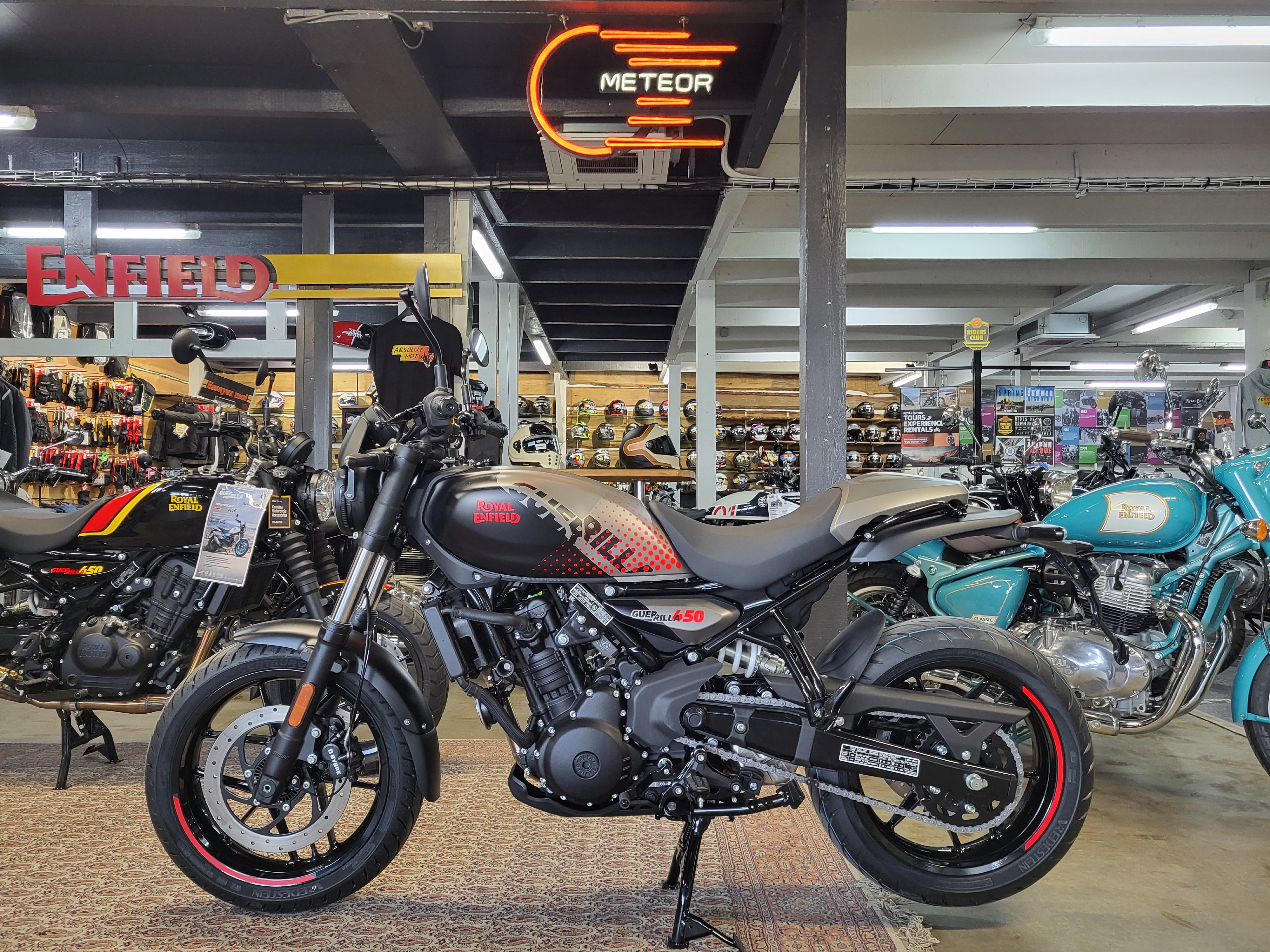 ROYAL ENFIELD Guerilla APEX BLACK