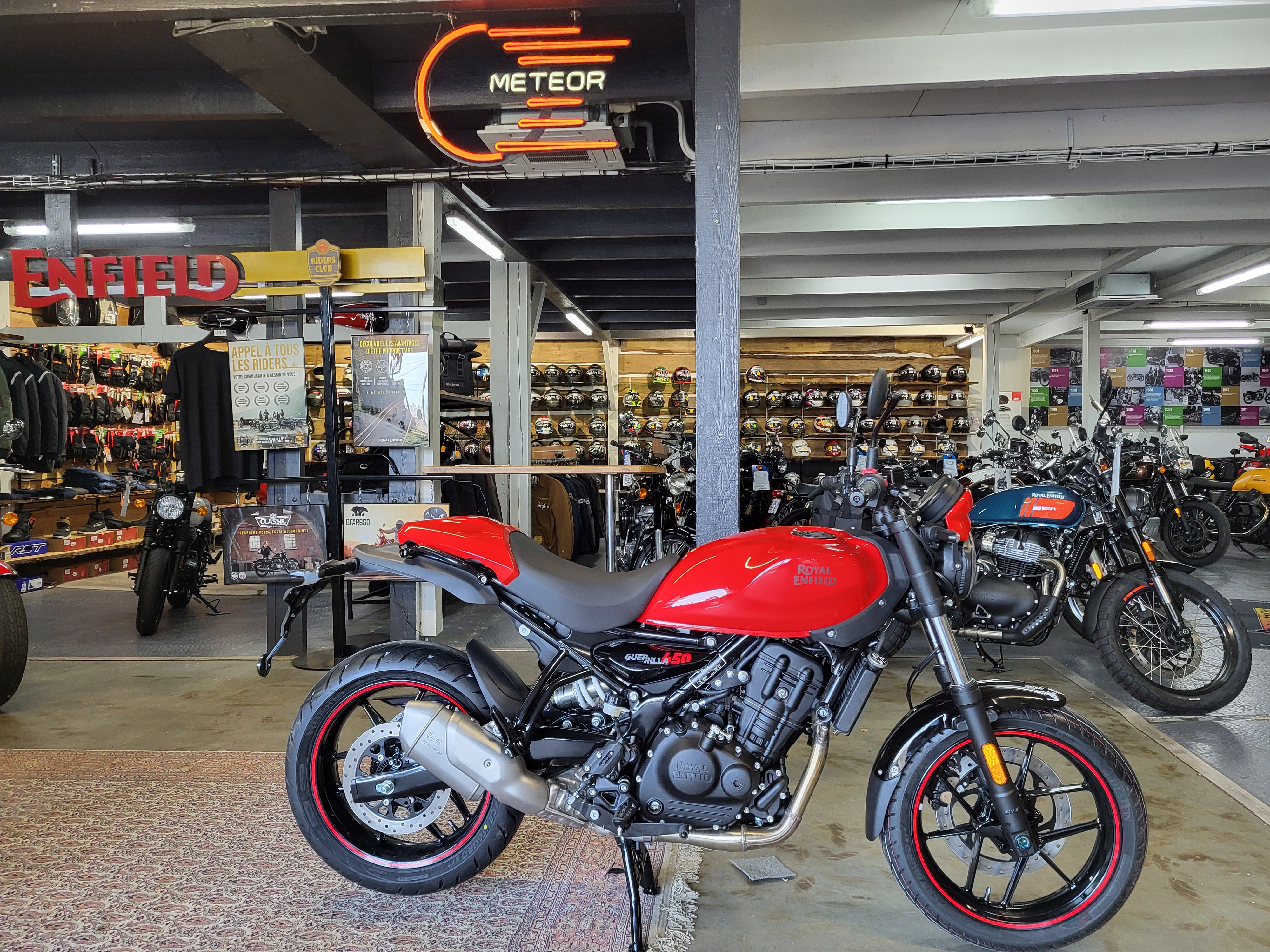 ROYAL ENFIELD Guerrilla apex red