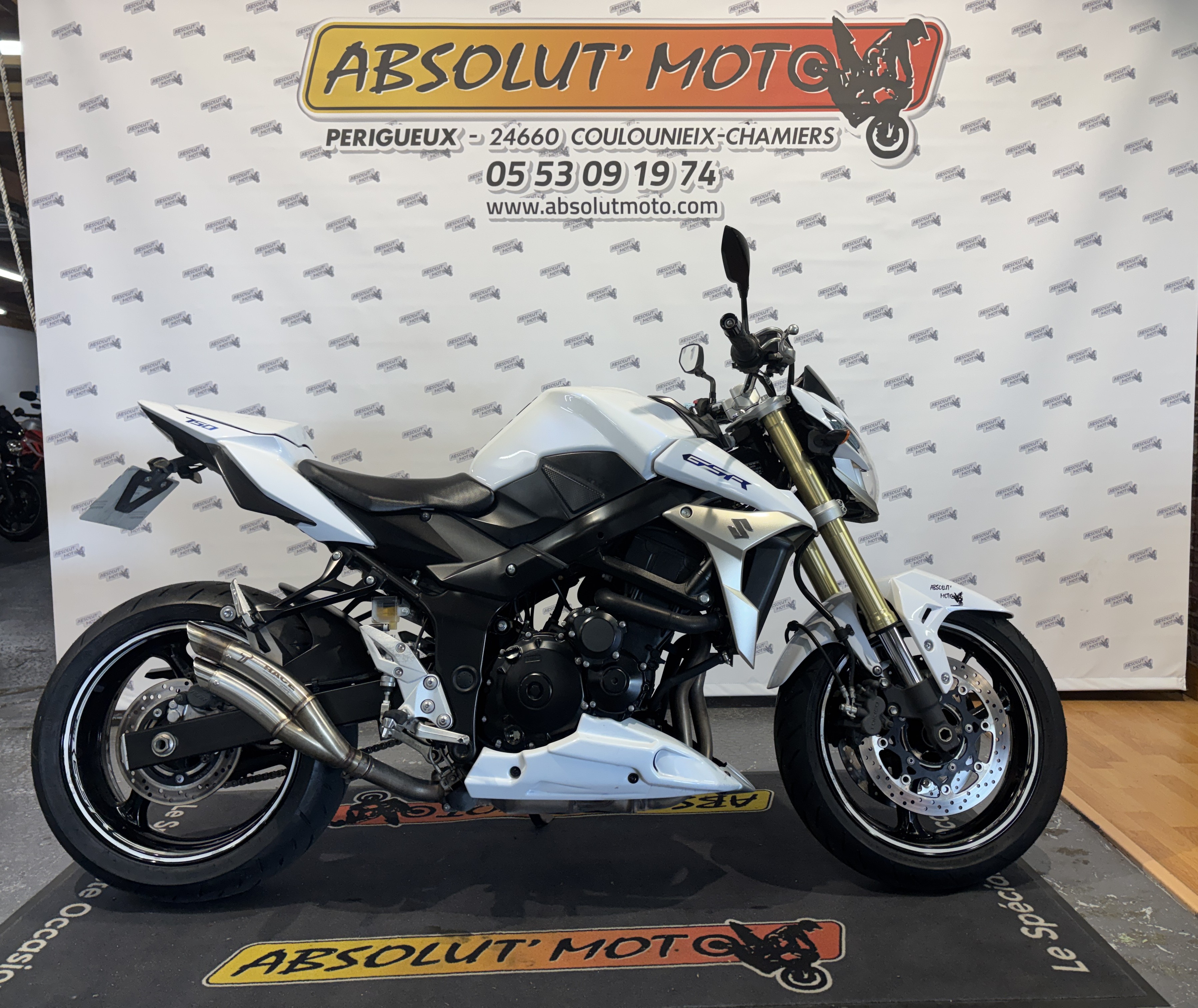 SUZUKI GSR 750 Roadster