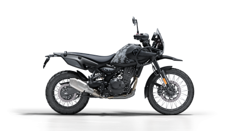 Chers Revendeurs,    Royal Enfield a annoncé le lancement de l’Himalayan Mana Black lors de l’EICMA 2025.    Cette édition Mana Black conserve la performance et l’agilité de la nouvelle plateforme Himalayan, animée par le moteur Sherpa 450 qui allie puissance et maîtrise, pour dominer aussi bien les cols d’altitude que les trajets urbains. Avec sa finition noire intense, soulignée par ses détails mats, cette édition incarne le minimalisme.    Sa configuration sur-mesure entièrement accessoirisée d’origine e